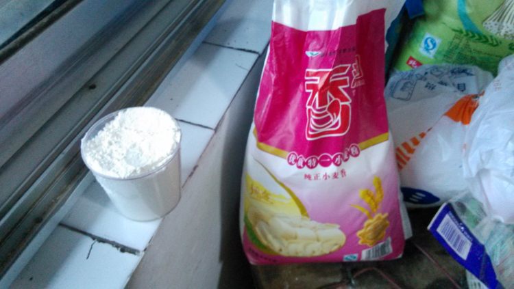 火腿鸡蛋葱卷步骤2