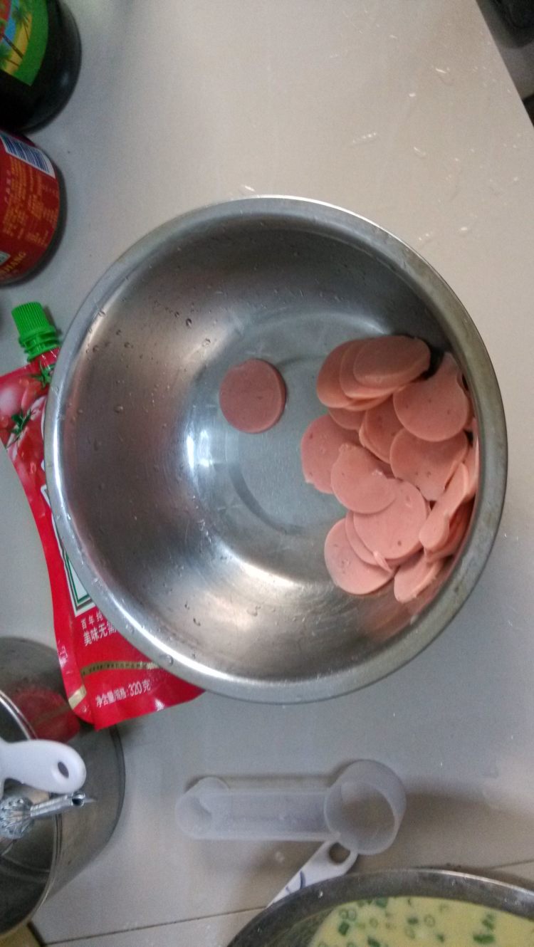 火腿鸡蛋葱卷步骤5