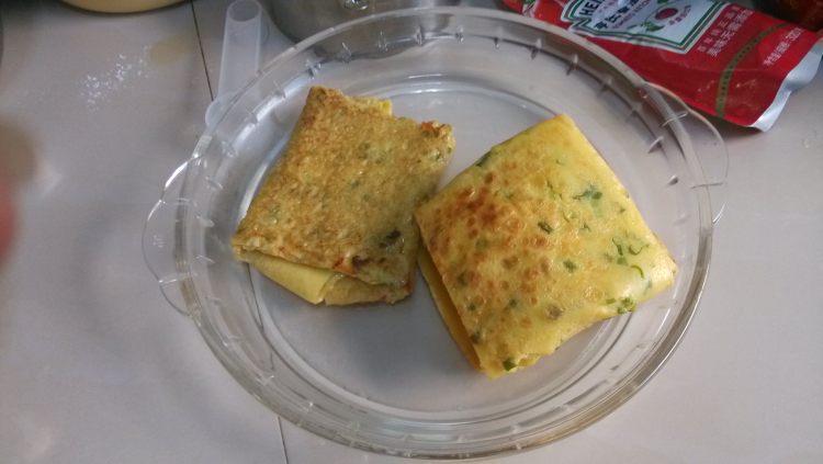 火腿鸡蛋葱卷步骤9