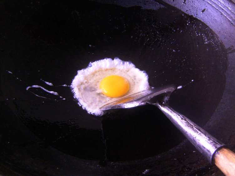 鸡蛋火腿炒面步骤3
