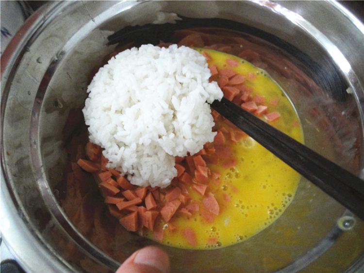 火腿鸡蛋冷饭饼步骤4
