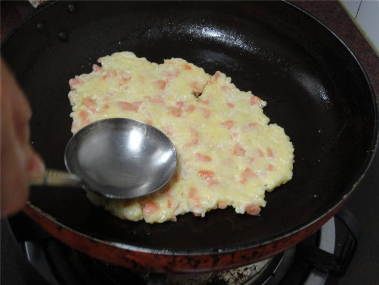 火腿鸡蛋冷饭饼步骤9