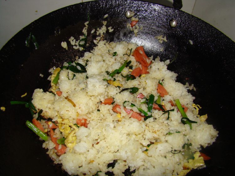 鸭蛋韭菜炒饭步骤6