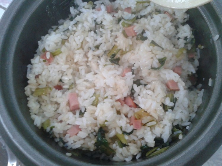 青菜火腿焖饭步骤15