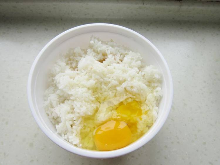 萝卜干蛋炒饭步骤3