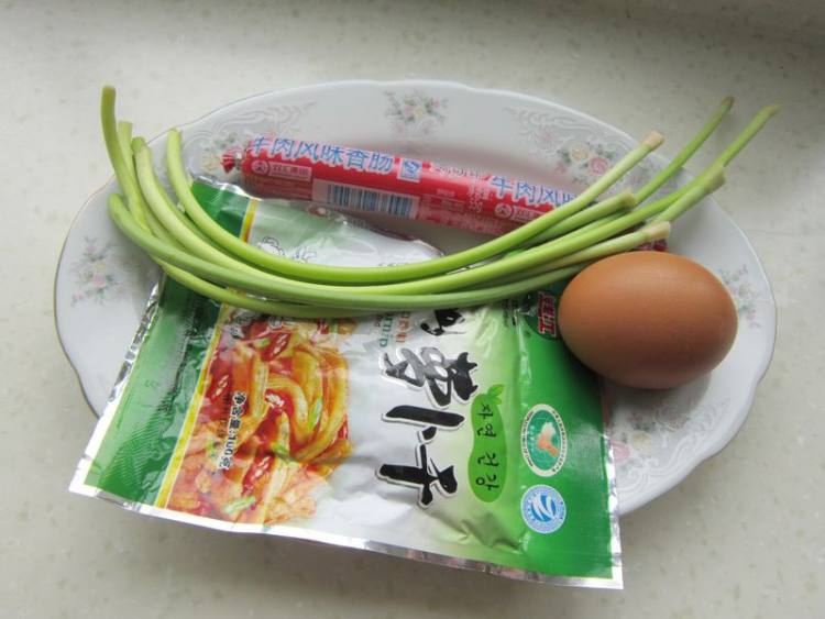 萝卜干蛋炒饭步骤1