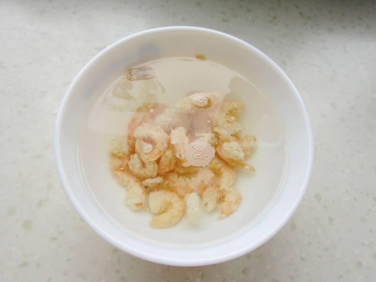 萝卜干蛋炒饭步骤2