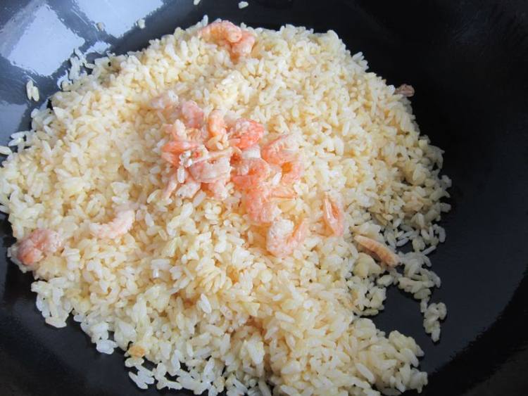 萝卜干蛋炒饭步骤6