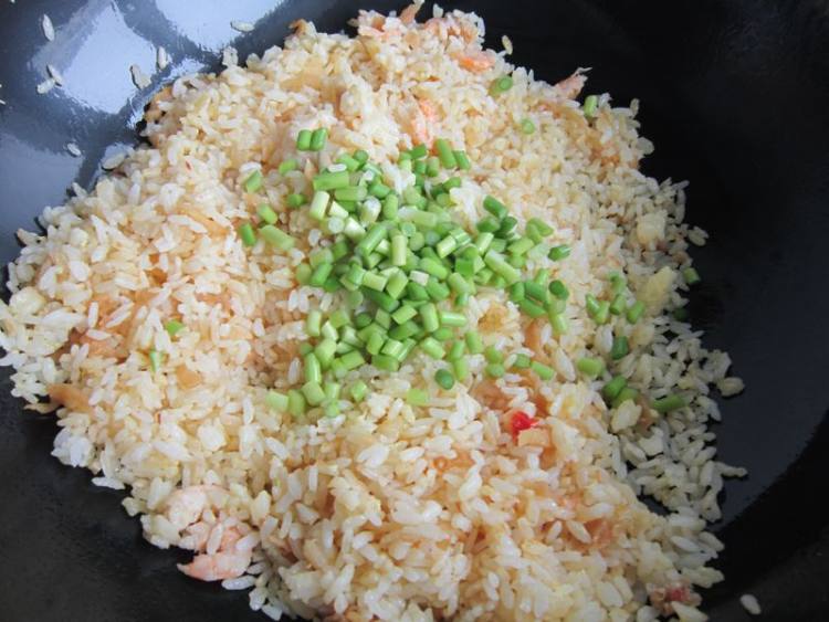 萝卜干蛋炒饭步骤8