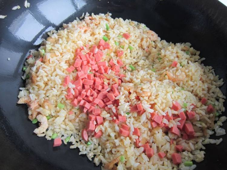 萝卜干蛋炒饭步骤9