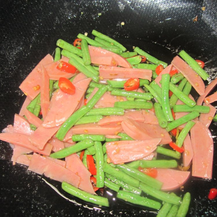火腿烧豆角步骤7