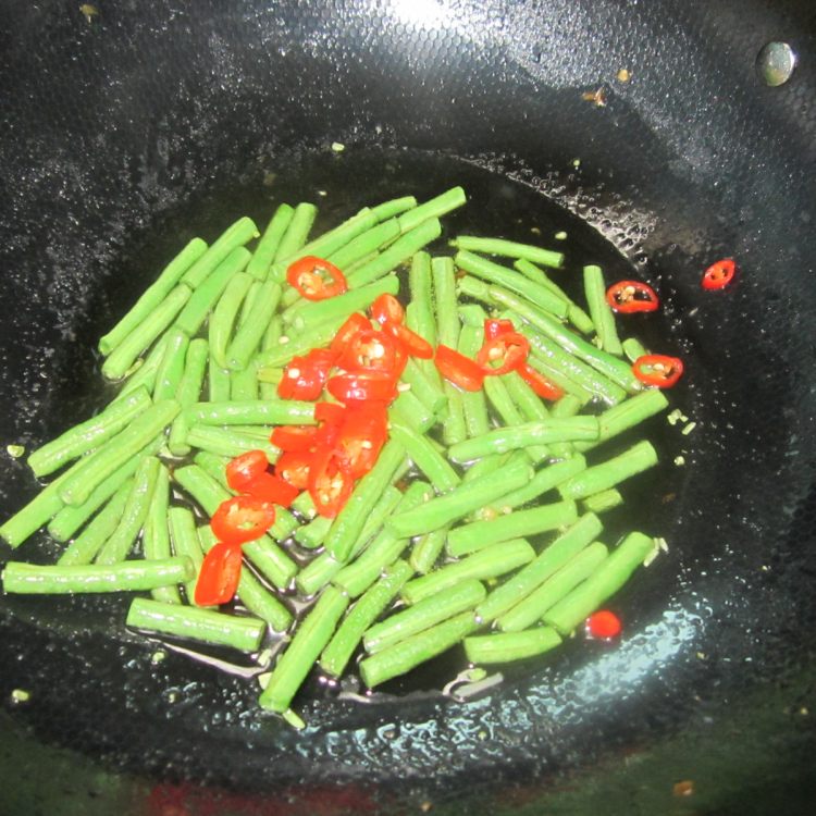 火腿烧豆角步骤5