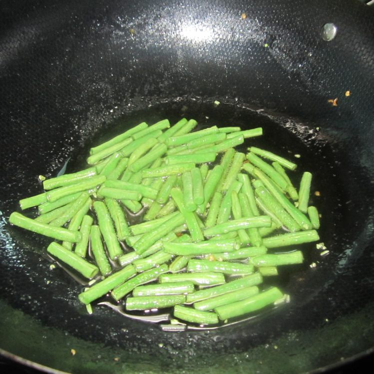 火腿烧豆角步骤4