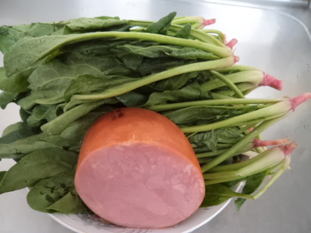 火腿粉丝拌菠菜步骤2