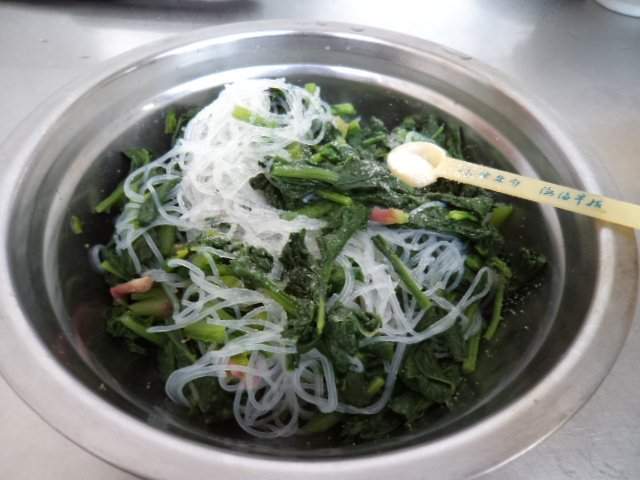 火腿粉丝拌菠菜步骤7