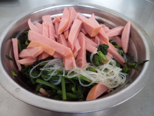 火腿粉丝拌菠菜步骤9