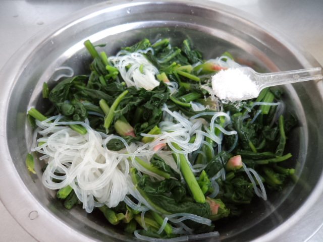 火腿粉丝拌菠菜步骤8