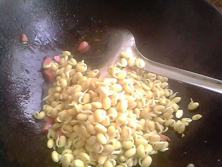 黄豆炒火腿步骤6
