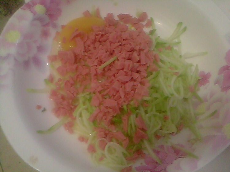 西葫鸡蛋火腿饼步骤3