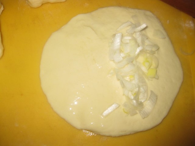 火腿香葱小花卷步骤7