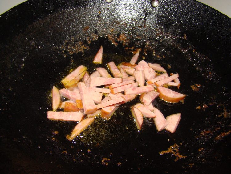 火腿炒豆芽步骤5