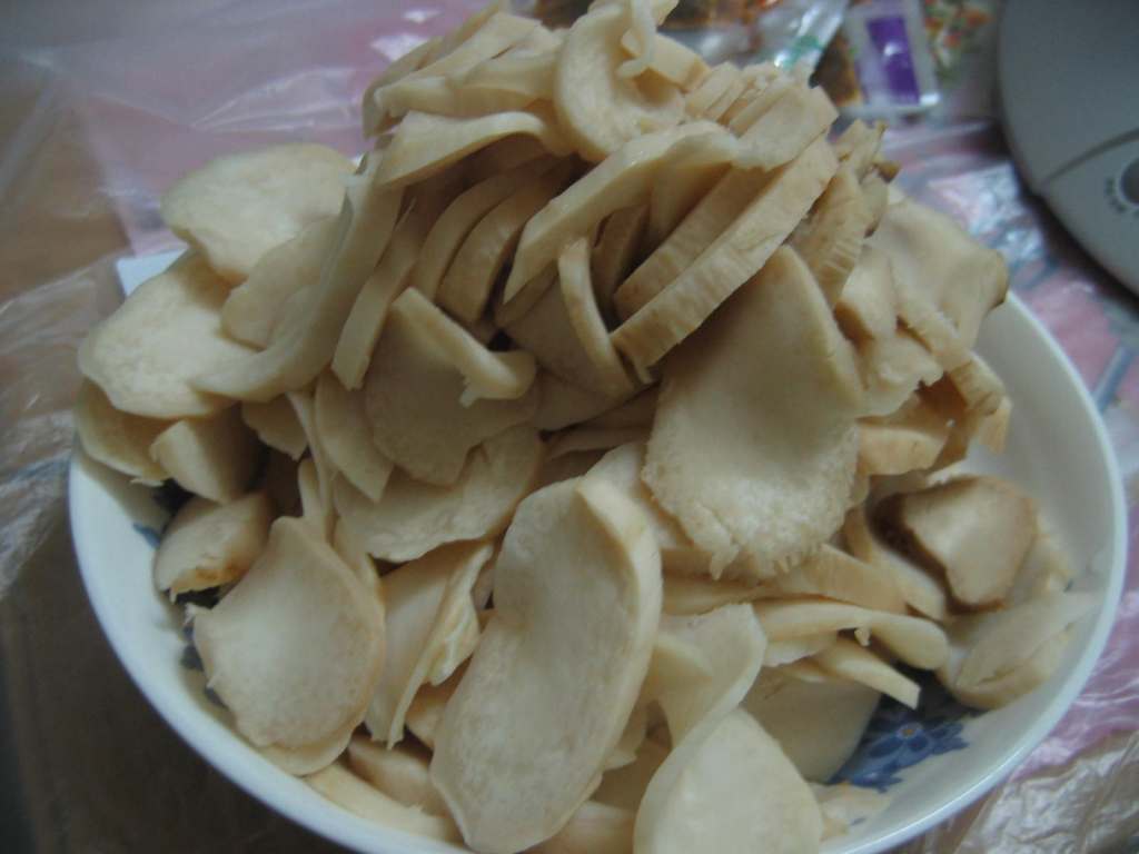 鸡腿菇炒火腿步骤2