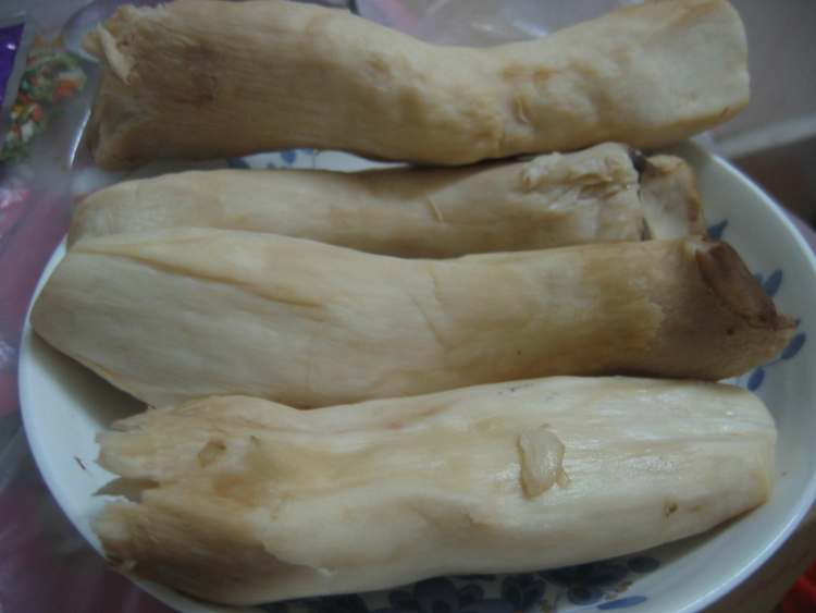 鸡腿菇炒火腿步骤1
