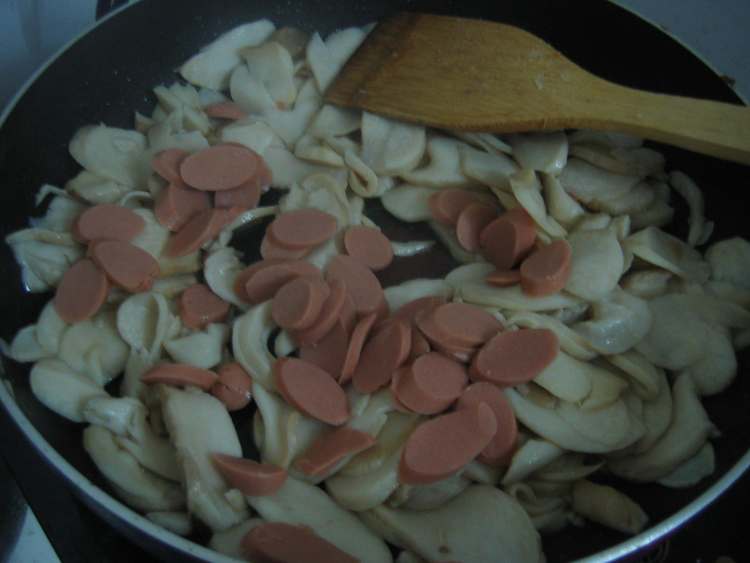 鸡腿菇炒火腿步骤8
