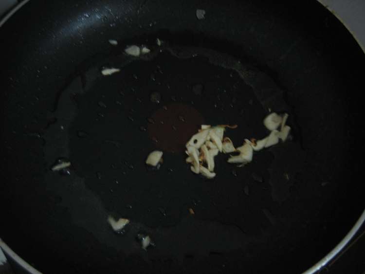 鸡腿菇炒火腿步骤6