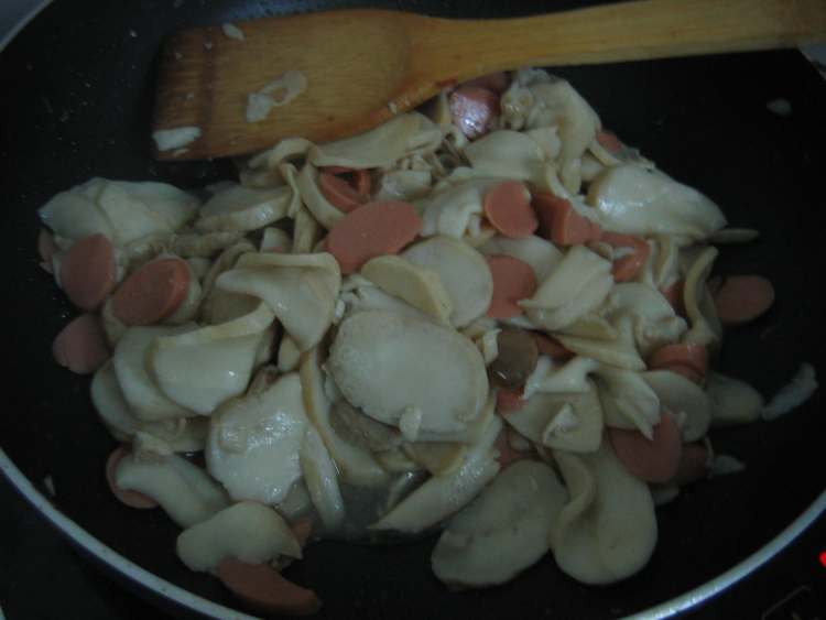 鸡腿菇炒火腿步骤9