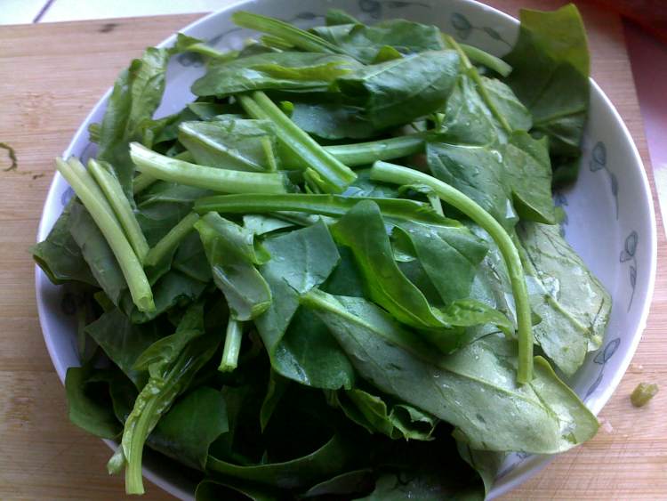 火腿拌菠菜步骤2