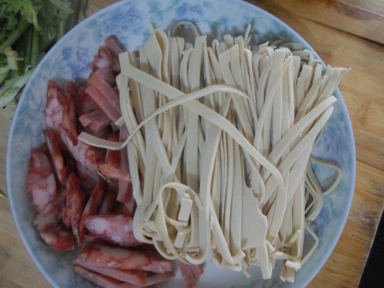 火腿炒千张步骤2