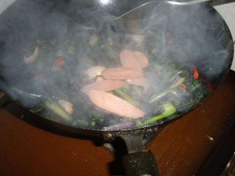香菇片炒紫菜苔步骤6