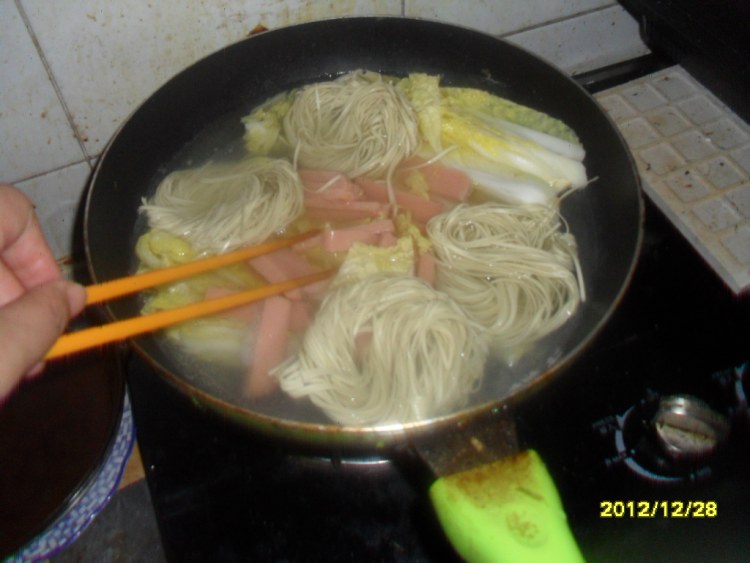 蔬菜火腿面条步骤8