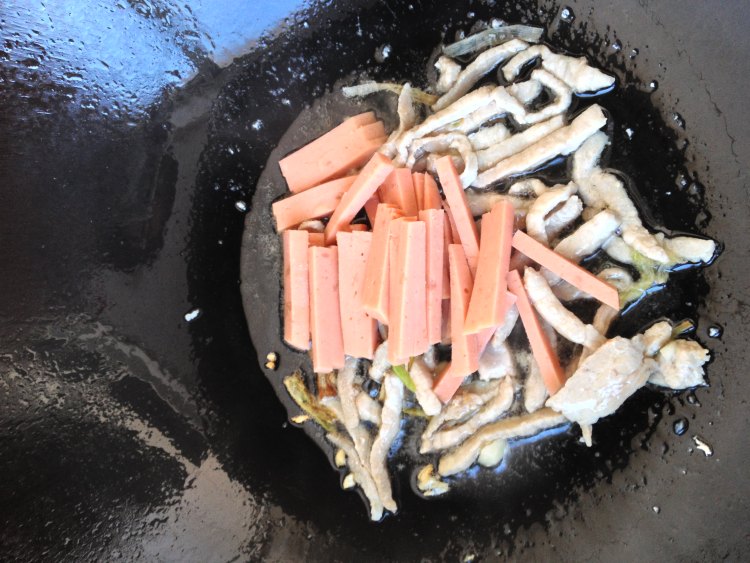 火腿肉丝炒面步骤8