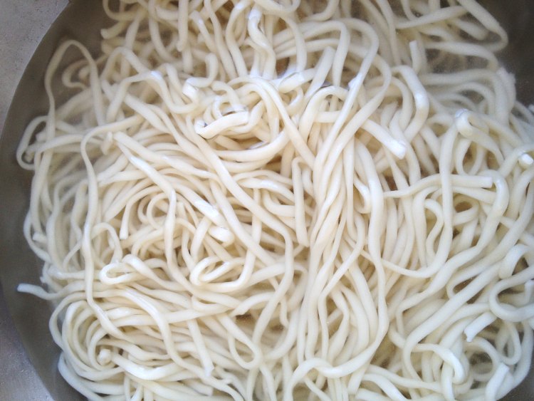 火腿肉丝炒面步骤2