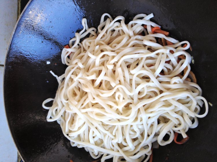 火腿肉丝炒面步骤11