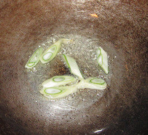 尖椒炒火腿步骤3