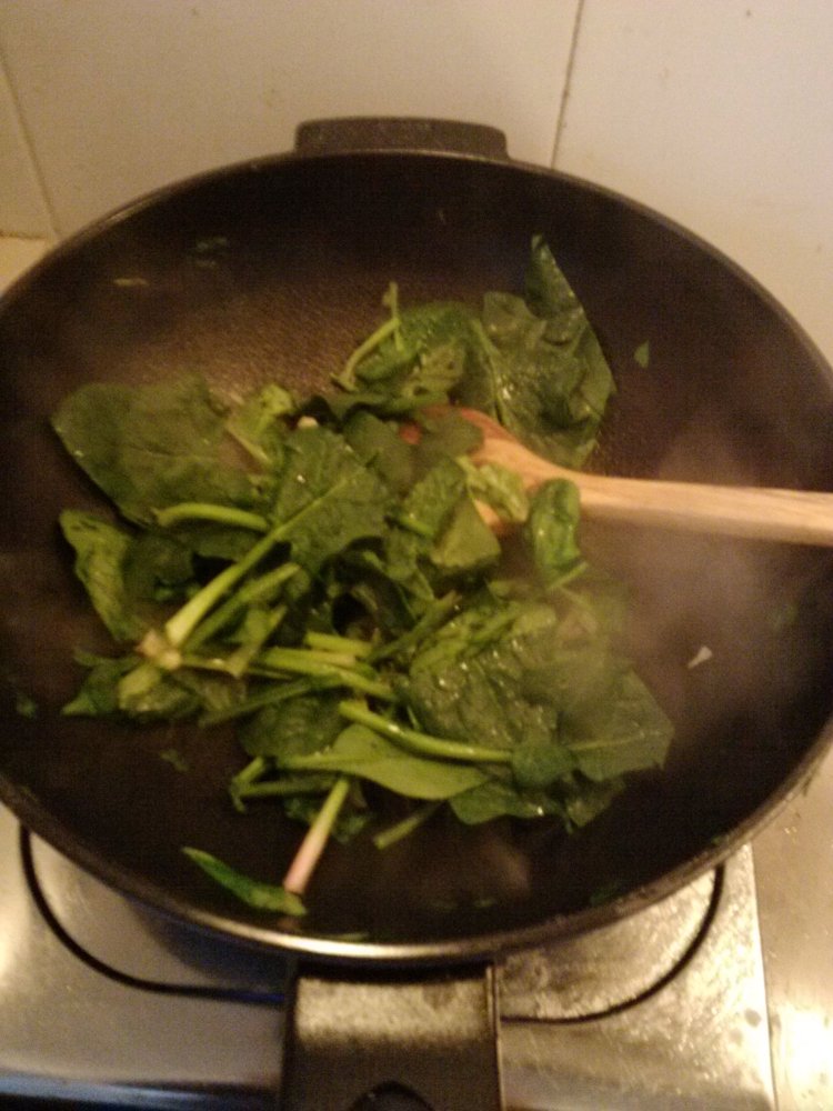 鲜味番茄烩菠菜步骤3