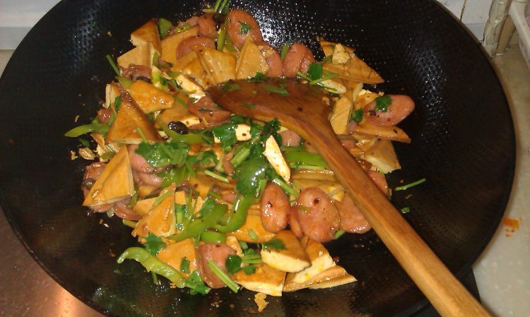 火腿炒豆腐干步骤5