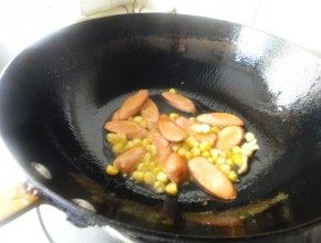 玉米青瓜炒火腿步骤5