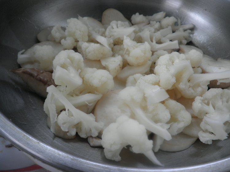 菜花杏鲍菇炒火腿步骤7
