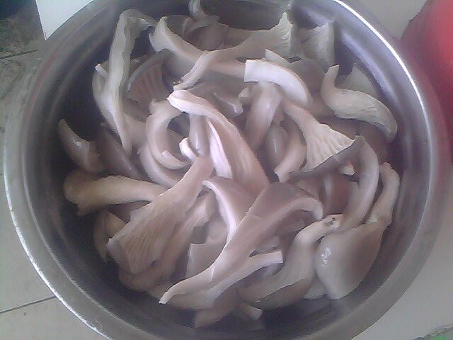 蘑菇炒火腿步骤1