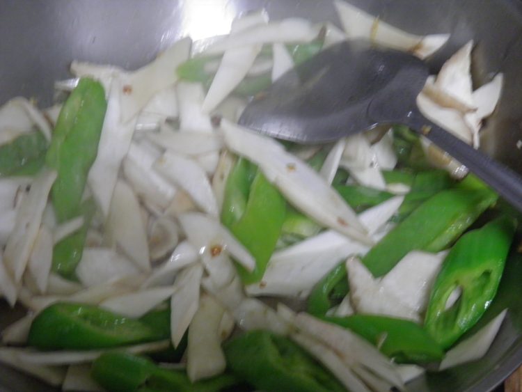青椒火腿炒杏鲍菇步骤9