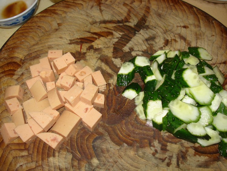 豆腐黄瓜炒火腿步骤2