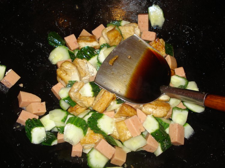 豆腐黄瓜炒火腿步骤9