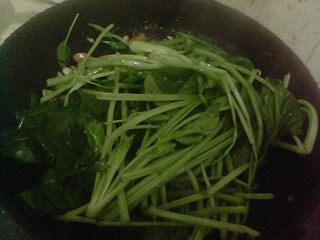 菠菜火腿炒粉条步骤6