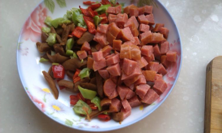 萝卜干炒火腿步骤1