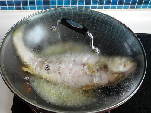家常烧大黄鱼步骤6
