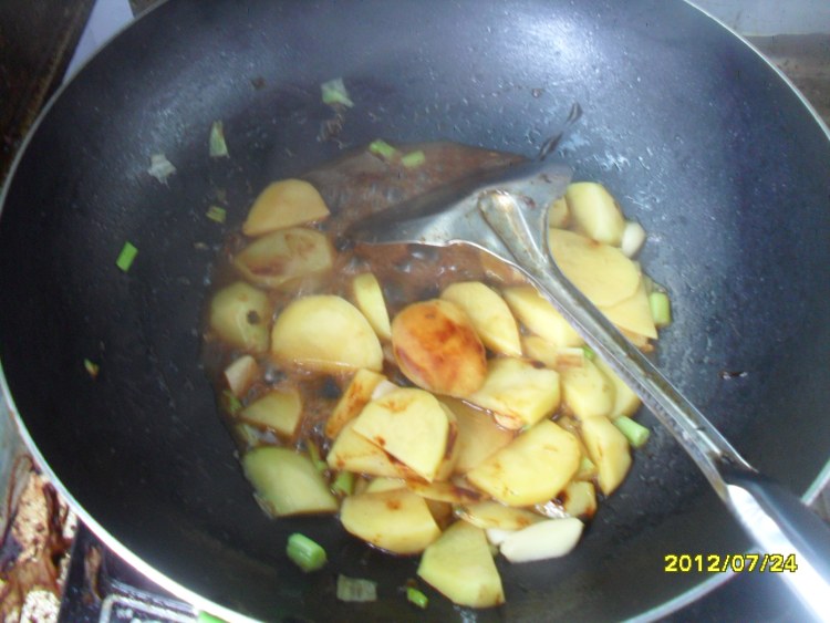 火腿土豆炖粉皮步骤12